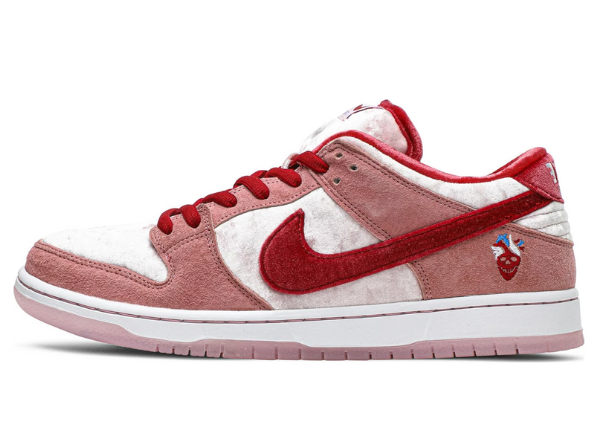 Nike SB Dunk Low StrangeLove Skateboards (Regular Box)